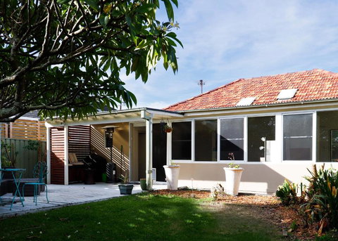 Home Away From Home - 3 Bedroom House Sleeps 6 - Parking - Holiday Adelaide 0