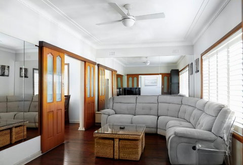 Home Away From Home - 3 Bedroom House Sleeps 6 - Parking - Holiday Adelaide 1