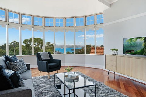 Huge Harbour View Apartment In Historic Home - Holiday Adelaide 0