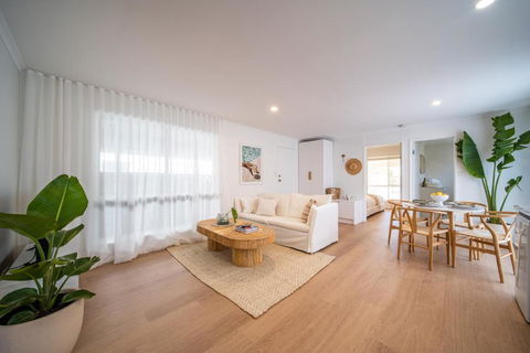 ILUKA Luxe Accommodation, Relaxed Coastal Vibe - Holiday Adelaide 0