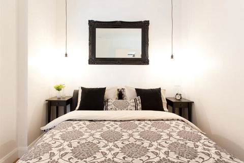 Industrial Central Apartment - Shop 8 - Holiday Adelaide 0