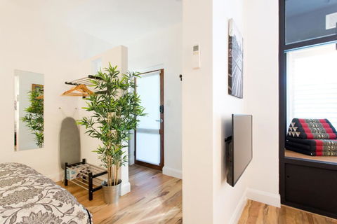 Industrial Central Apartment - Shop 8 - Holiday Adelaide 3