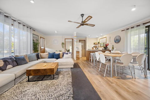 INVERLOCH - 2 Separate Houses In One! - Holiday Adelaide 2