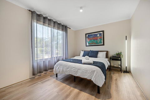 INVERLOCH Beach House - Holiday Adelaide 3