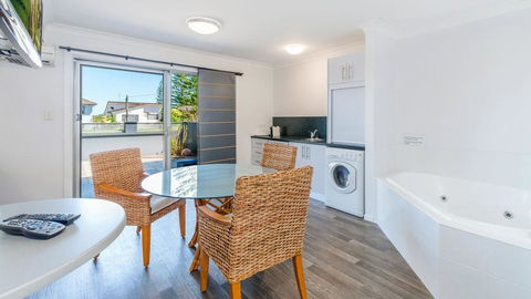 Adrift Apartments - Holiday Adelaide 3
