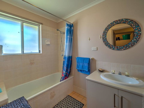 Affordable Holiday Home - Holiday Adelaide 3