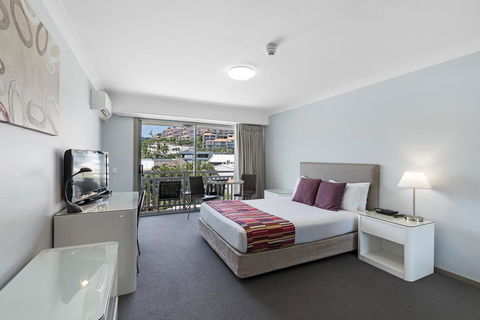 Airlie Beach Hotel - Holiday Adelaide 3