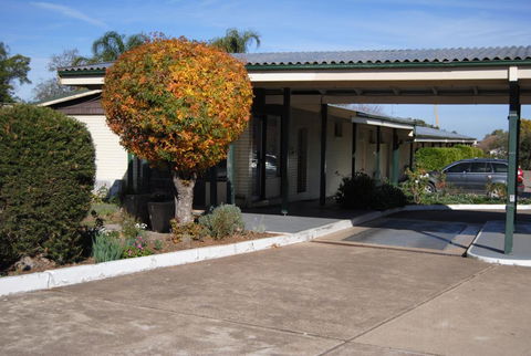 Airlie House Motor Inn - Holiday Adelaide 2