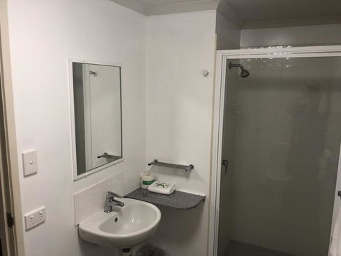 Airlie Waterfront Accommodation - Holiday Adelaide 3