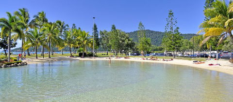 Airlie Waterfront Accommodation - Holiday Adelaide 1
