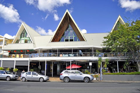Airlie Waterfront Accommodation - Holiday Adelaide 0