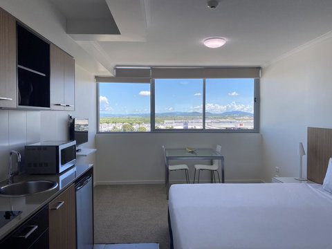 Airtrip Apartments On River Street, Mackay - Holiday Adelaide 3
