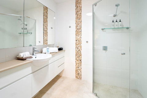 Ait Shona - Happy Place. Apt 10 Haven On The Park - Holiday Adelaide 2