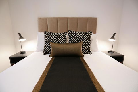 Alex Perry Hotel & Apartments - Holiday Adelaide 0