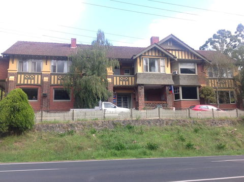 Alpine Retreat Hotel - Holiday Adelaide 0