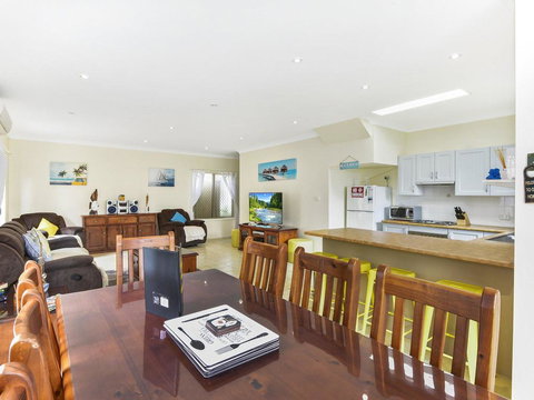 Anne's Beach Getaway - Holiday Adelaide 1