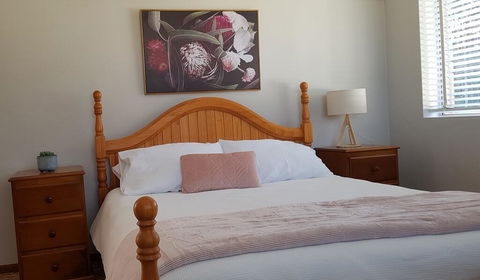 Apartment With Sweeping View Of The Bay, 2 Bedrooms, Sleeps 5 - Holiday Adelaide 1
