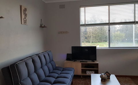 Apartment With Sweeping View Of The Bay, 2 Bedrooms, Sleeps 5 - Holiday Adelaide 3