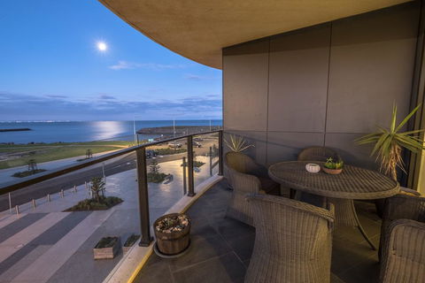 Apt 221 Marinaquays - Holiday Adelaide 0