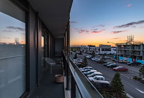 Apt 221 Marinaquays - Holiday Adelaide 1