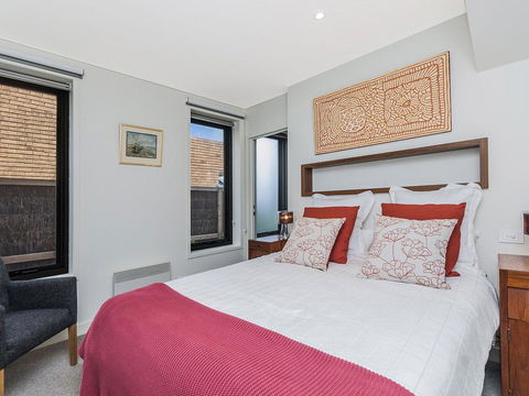 Aqua Mist Seascape - Holiday Adelaide 3