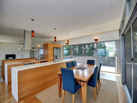 Architectural Design On The Beach - Holiday Adelaide 3