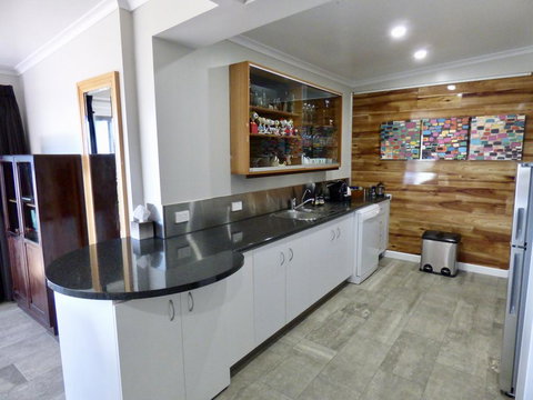 ArtHOUSE Beachfront Accommodation - Holiday Adelaide 2
