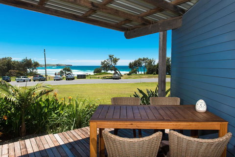 ArtHOUSE Beachfront Accommodation - Holiday Adelaide 0