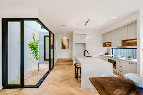 Luxurious Getaway For Big Groups - Holiday Adelaide 1