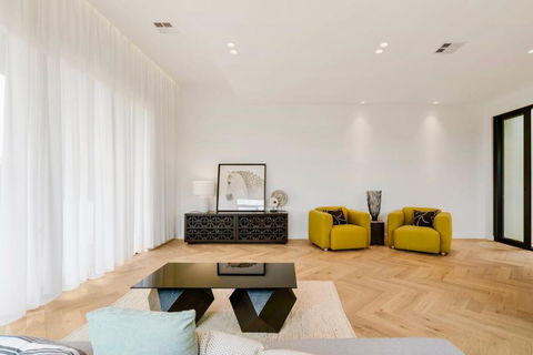 Luxurious Getaway For Big Groups - Holiday Adelaide 0