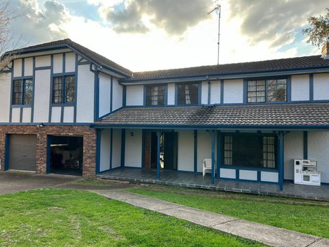 Luxury House 5 Bedrooms - Holiday Adelaide 0