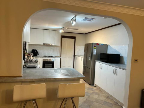 Luxury House 5 Bedrooms - Holiday Adelaide 1