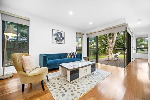 Luxury Retreat & Spacious 4BR House In Willoughby - Holiday Adelaide 0
