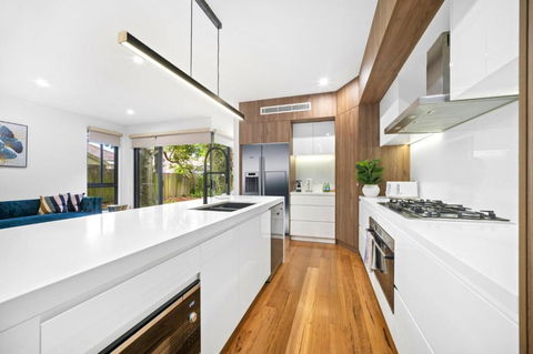 Luxury Retreat & Spacious 4BR House In Willoughby - Holiday Adelaide 2