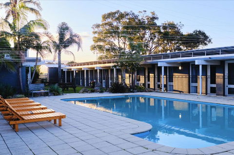 Mallacoota Hotel Motel - Holiday Adelaide 1