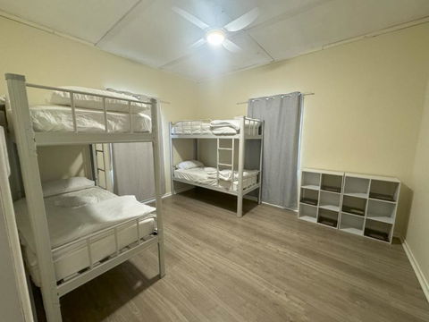 Massive 3 Bedroom Home With Backyard - Holiday Adelaide 0