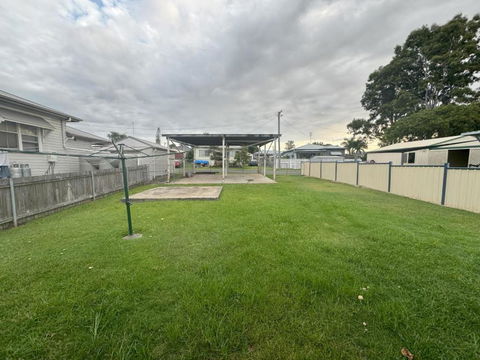 Massive 3 Bedroom Home With Backyard - Holiday Adelaide 2