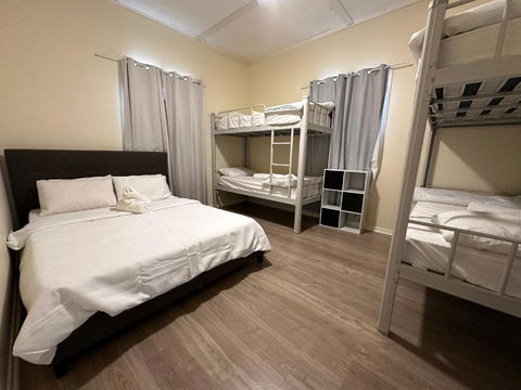 Massive 3 Bedroom Home With Backyard - Holiday Adelaide 1