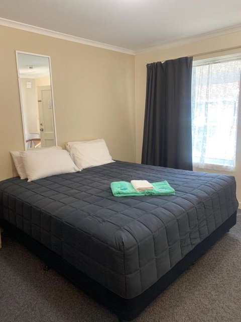 Mid Coast Motor Inn - Holiday Adelaide 0