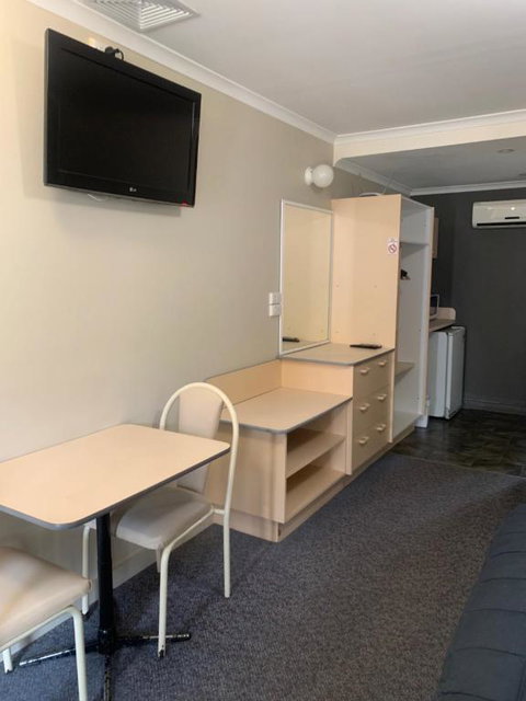 Mid Coast Motor Inn - Holiday Adelaide 3