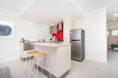 Modern Midland Retreat 2br 1 Bth - Holiday Adelaide 0