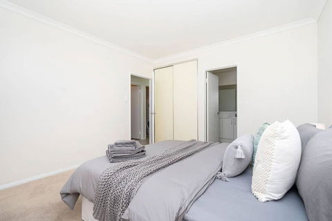 Modern Midland Retreat 2br 1 Bth - Holiday Adelaide 3