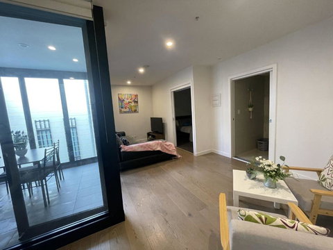 Modern 1BD Apt W Free Parking In Central Brunswick - Holiday Adelaide 1