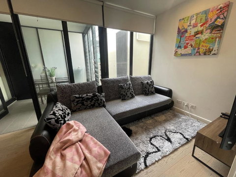 Modern 1BD Apt W Free Parking In Central Brunswick - Holiday Adelaide 3