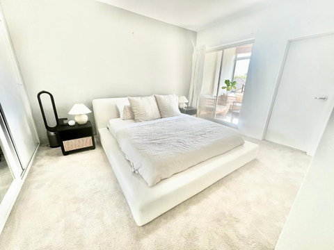 Modern 3BR Beachside Oasis - Holiday Adelaide 1