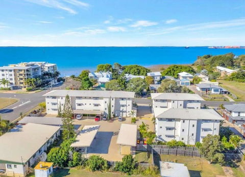 Modern Beach Apartment - Holiday Adelaide 0
