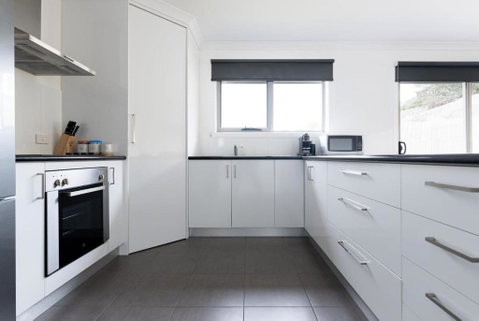 Modern Delight: Cosy Home With Parking - Holiday Adelaide 2