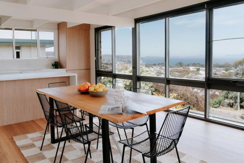 Modern Home Overlooking River - Holiday Adelaide 0