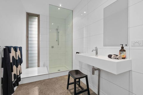 Modern Studio With Sweeping Views - Holiday Adelaide 1