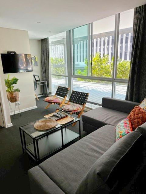 NEW Exquistely Furnished 2 Bedroom Apartment - Holiday Adelaide 1